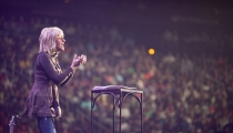 Women as Church leaders: Female complementarians on current debates, Beth Moore, misogyny