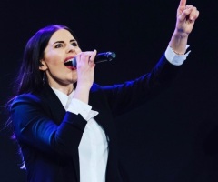  Hillsong singer recovering following 9-hour surgery for brain aneurysm suffered after worship