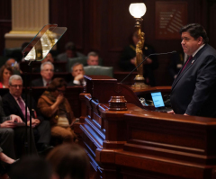 Churches sue Ill. Gov. Pritzker for restricting in-person worship to 10 people 