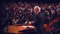 John MacArthur says Grace Community Church ‘has duty to remain open’