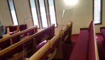 Illinois church installs Plexiglas barriers between pews       