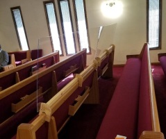 Illinois church installs Plexiglas barriers between pews