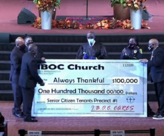 Dallas megachurch surprises seniors with rent help, commits to giving $100K at Thanksgiving service