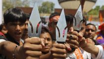 Hindus beat pastor in India, threaten to sacrifice him to false god over Bible tracts 