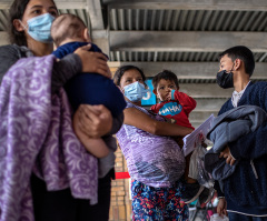 Texas shelter housing migrants sees spike in COVID-19 infections