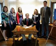 Judge strikes down Kansas ban on dismemberment abortions          