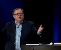 Todd Starnes frames MSM, gives 'shining city on a hill' message at Calvary Chapel Chino Hills