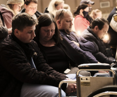 Community turns to prayer after shooting rampage leaves 4 dead, 7 injured at Oxford High School