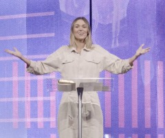 Sadie Robertson Huff encourages young adults to find God-centered identity at Passion 2022 