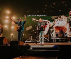 Hillsong’s Joel Houston declares worship is a believer's response when their 'world is falling apart'