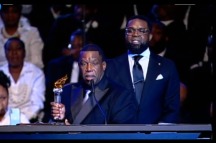 ‘I’m almost afraid to hand you this,’ Pastor James Meeks says in handing over megachurch to Charlie Dates