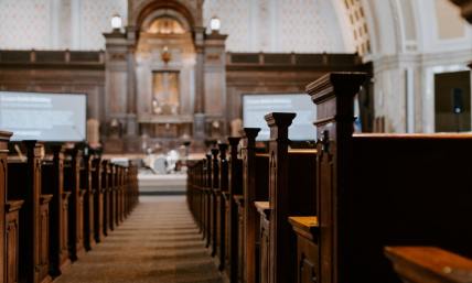 Why so many are choosing couches over pews