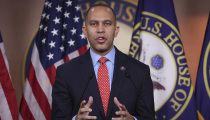 House Democrats vote against bill to protect women's sports; Hakeem Jeffries claims issue 'doesn’t exist'