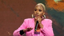 Sarah Jakes Roberts removes wig while preaching, says God's Word is more valuable than looks 