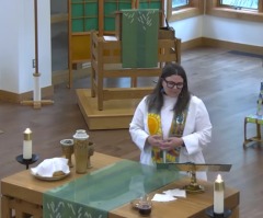 Female Lutheran pastor leads church in 'sparkle creed' prayer to 'nonbinary' God, says Christ Jesus had '2 dads'