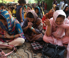 Pakistani Christians attend worship services days after mobs burn churches