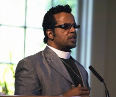 Carlton Pearson, former megachurch pastor who says there is no Hell, brought to 'death's door' battling cancer