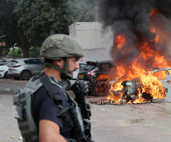 Israelis told to prepare for 3-day stays in bomb shelters; Hamas threatens to execute hostages 