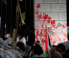 Pro-Palestinian protestors vandalize White House gate, damage property