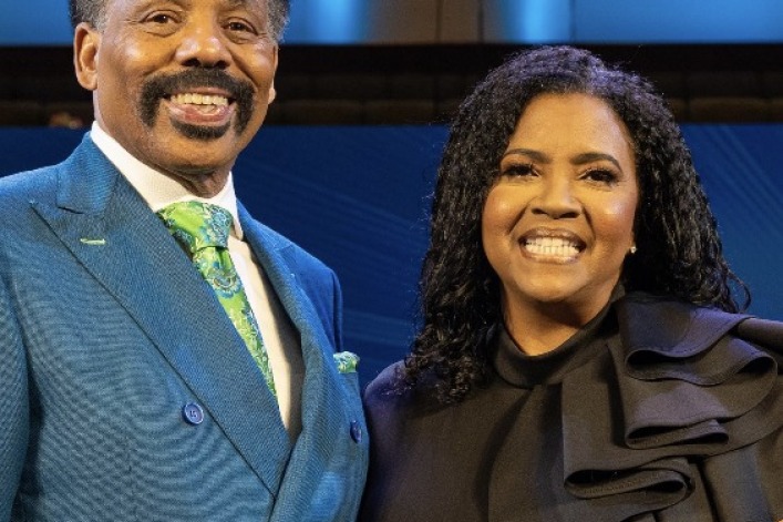 Tony Evans marries Carla Crummie in 'private ceremony,' Oak Cliff Bible Church reveals