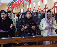 Pakistani Christians celebrate Christmas 4 months after attacks