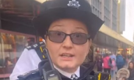 Police launch investigation into officer who told woman she can't sing Christian songs in public 