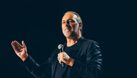 Brian Houston says ‘girls kissing’ tweet was made to embarrass him by someone he knows