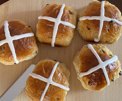 ‘Jesus is alive': Christian leaders react to kerfuffle over not cross buns