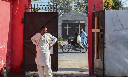 Presbyterian church of Pakistan leaders reconcile after years of division