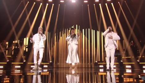 'American Idol' alums pay tribute to Mandisa with performance of 'Shackles': 'Heaven's gain'