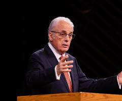 Beth Moore, doctor criticize John MacArthur for claiming mental illness isn’t real