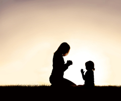 How do godly mothers pray? 