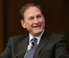 Justice Alito's wife expresses desire to fly 'Sacred Heart of Jesus' flag to counter LGBT pride flags