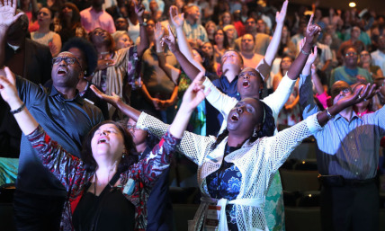 More Evangelicals visiting churches in-person than before pandemic, research reveals