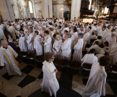 Church of England vicar not obligated to resign despite no-confidence vote