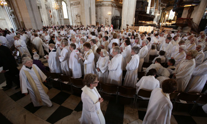 Church of England vicar not obligated to resign despite no-confidence vote