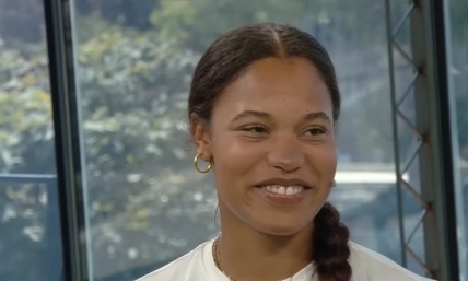 Olympic medalist dedicates gold to God, leads worship as she receives hero’s welcome in return to church