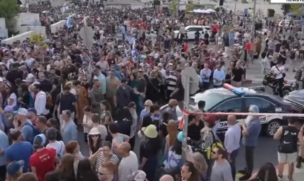 Israel says goodbye to murdered hostages as thousands gather for funeral of Hersh Goldberg-Polin in Jerusalem