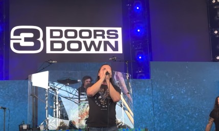 3 Doors Down lead singer stops concert to share the Gospel with thousands: 'Jesus Christ loves you'