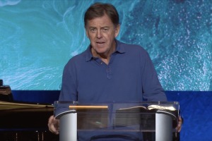 Alistair Begg warns rise of 'consumer' worship eroding biblical engagement in congregational life