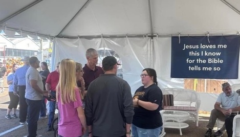 Baptists evangelize at Mississippi State Fair, 373 fairgoers make decisions for Christ 