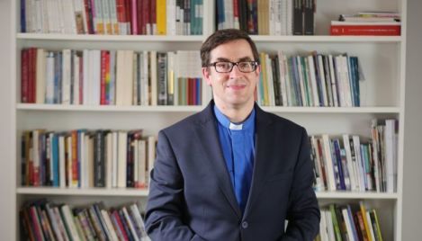 Chaplain blacklisted by CofE for teaching Christian views on gender identity takes archbishop to court