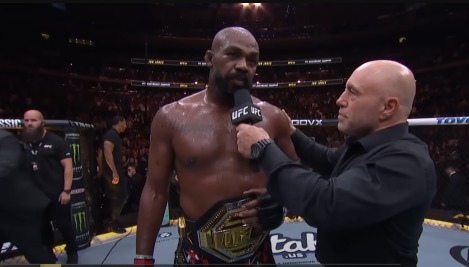 Jon Jones proclaims 'Jesus loves you,' gives God glory after UFC triumph in front of Trump