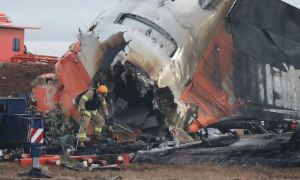 2 survivors of deadly South Korea plane crash detail moments before explosion 