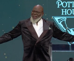 TD Jakes reveals he almost died in emotional return to pulpit after surgery