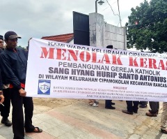 Christians fighting Muslims blocking church construction, face pressure to pay 'grease'