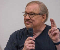 Rick Warren deletes political tweet about Crucifixion after Christian backlash