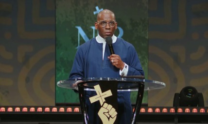 Pastor Jamal Bryant calls blacks who celebrated at White House ‘runaway slaves' and ‘coons’