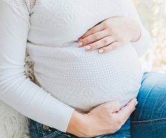 NYC woman sues DNA company after botched paternity test led her to get an abortion