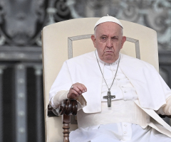 Pope Francis calls for Gaza ceasefire, release of hostages in Easter message after meeting JD Vance